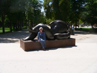 ME W/ SCULPTURE IN PARQUE RETIRO